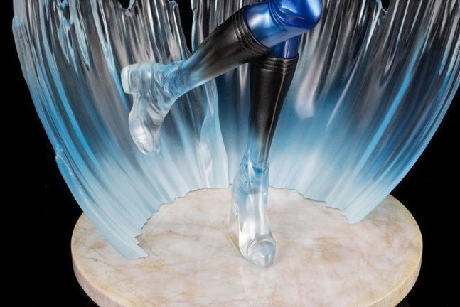 Invisible Woman ULTIMATE 1/6 MARVEL BISHOUJO Figure