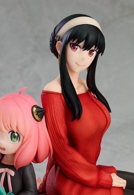 Anya & Yor 1/7 Figure -- Spy x Family