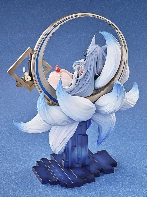 Shinano 1/7 Figure Dreams of the Hazy Moon ver. -- Azur Lane
