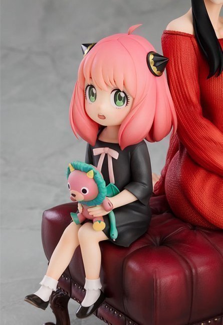 Anya & Yor 1/7 Figure -- Spy x Family