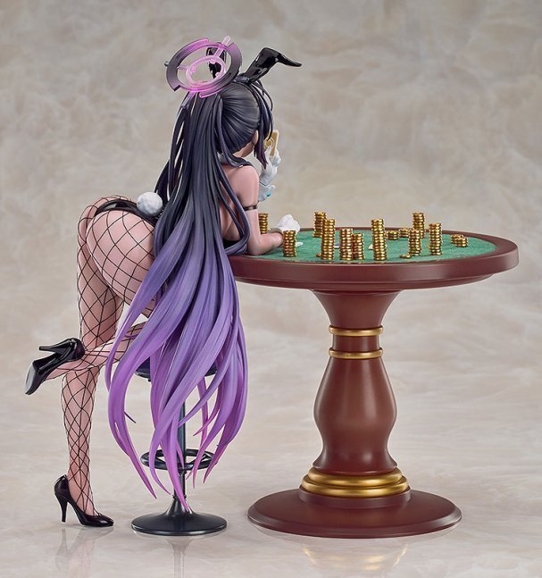 Karin Kakudate 1/7 Figure (Bunny Girl) Game Playing Ver. -- Blue Archive