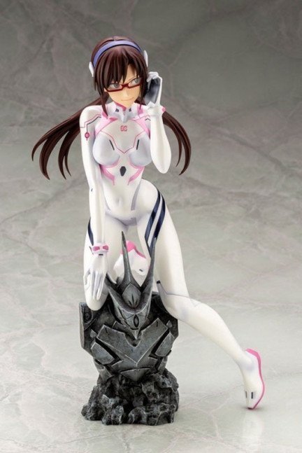 Mari Makinami Illustrious 1/6 Figure White Plugsuit ver. --