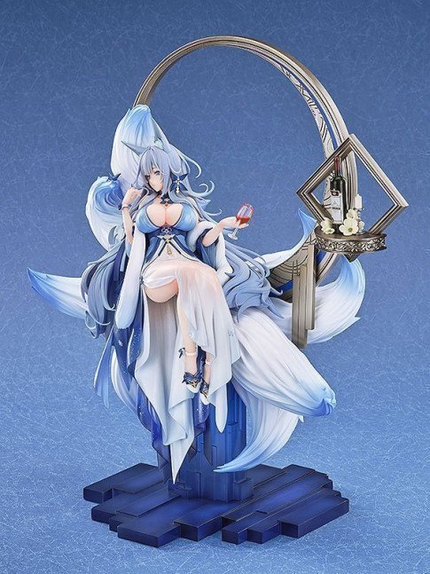 Shinano 1/7 Figure Dreams of the Hazy Moon ver. -- Azur Lane